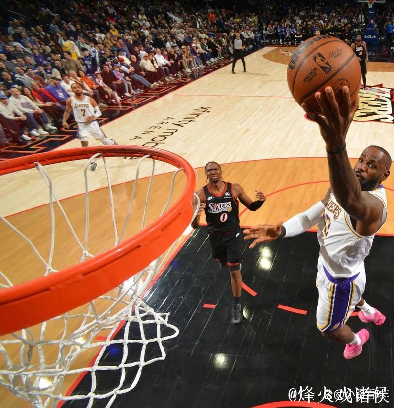 末节12分3助攻！原来不是詹姆斯不行了，而是他在解锁奥运会模式