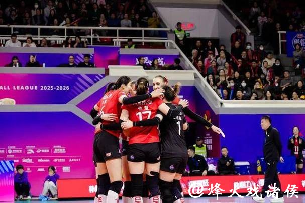 上海女排双外援火力击溃天津女排,不过蔡斌还是在给球队“挑毛病” 上海女排双外援火力击溃天津女排,不过蔡斌还是在给球队“挑毛病”