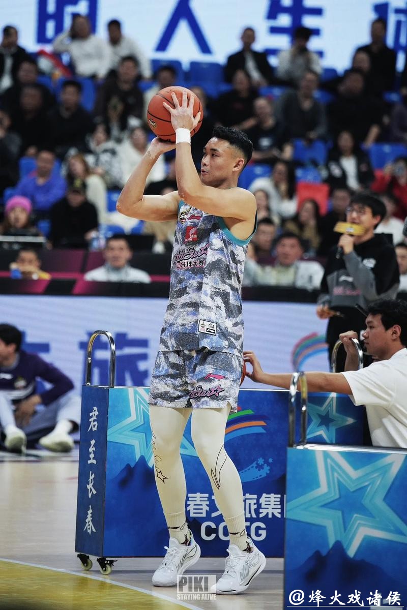 都在说原帅对山西贡献几乎为0,那我问你三分王就在底角投篮哪个教练敢放任他,这就是原帅对山西的真实作用 都在说原帅对山西贡献几乎为0,那我问你三分王就在底角投篮哪个教练敢放任他,这就是原帅对山西的真实作用